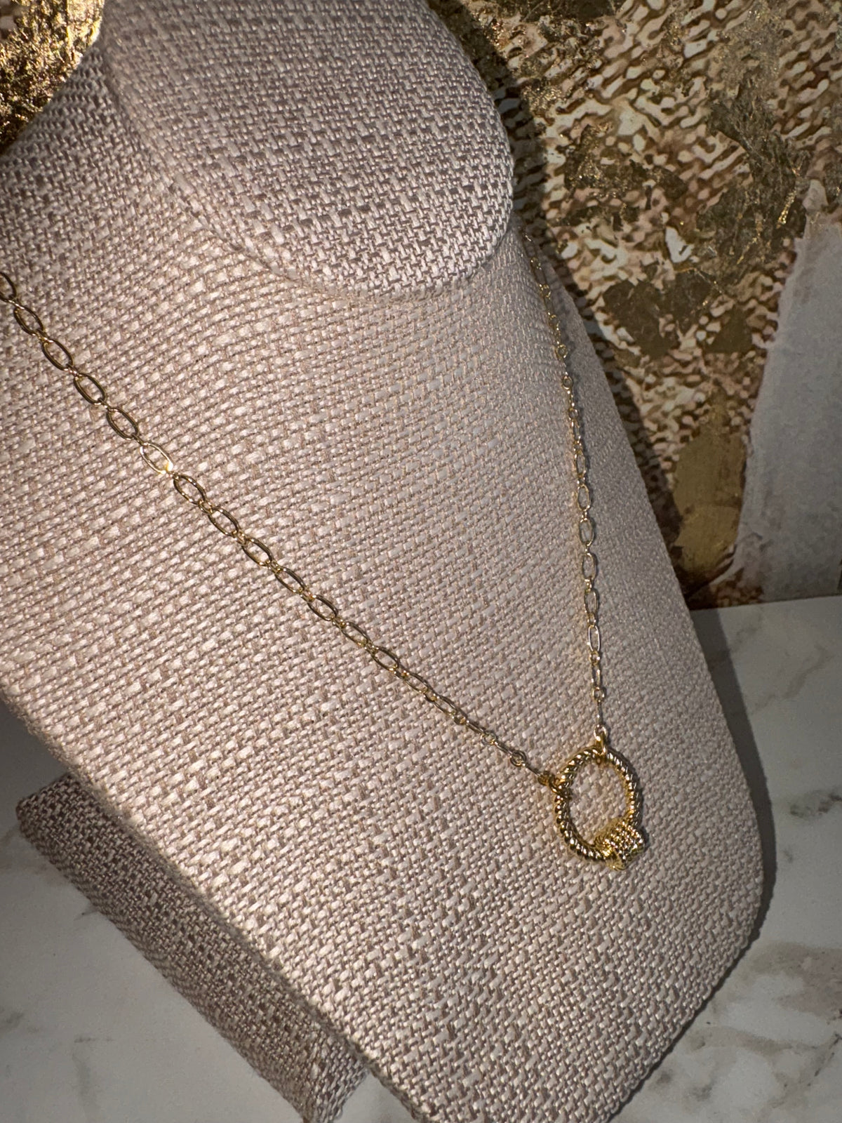 Christie Necklace with Round Bella 20"