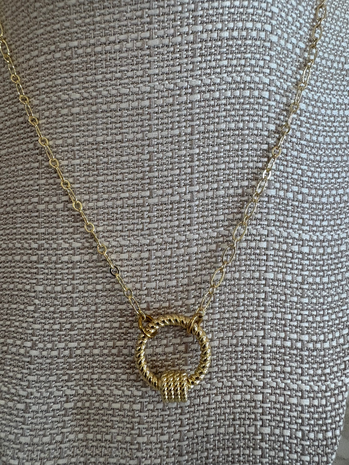Christie Necklace with Round Bella 20"