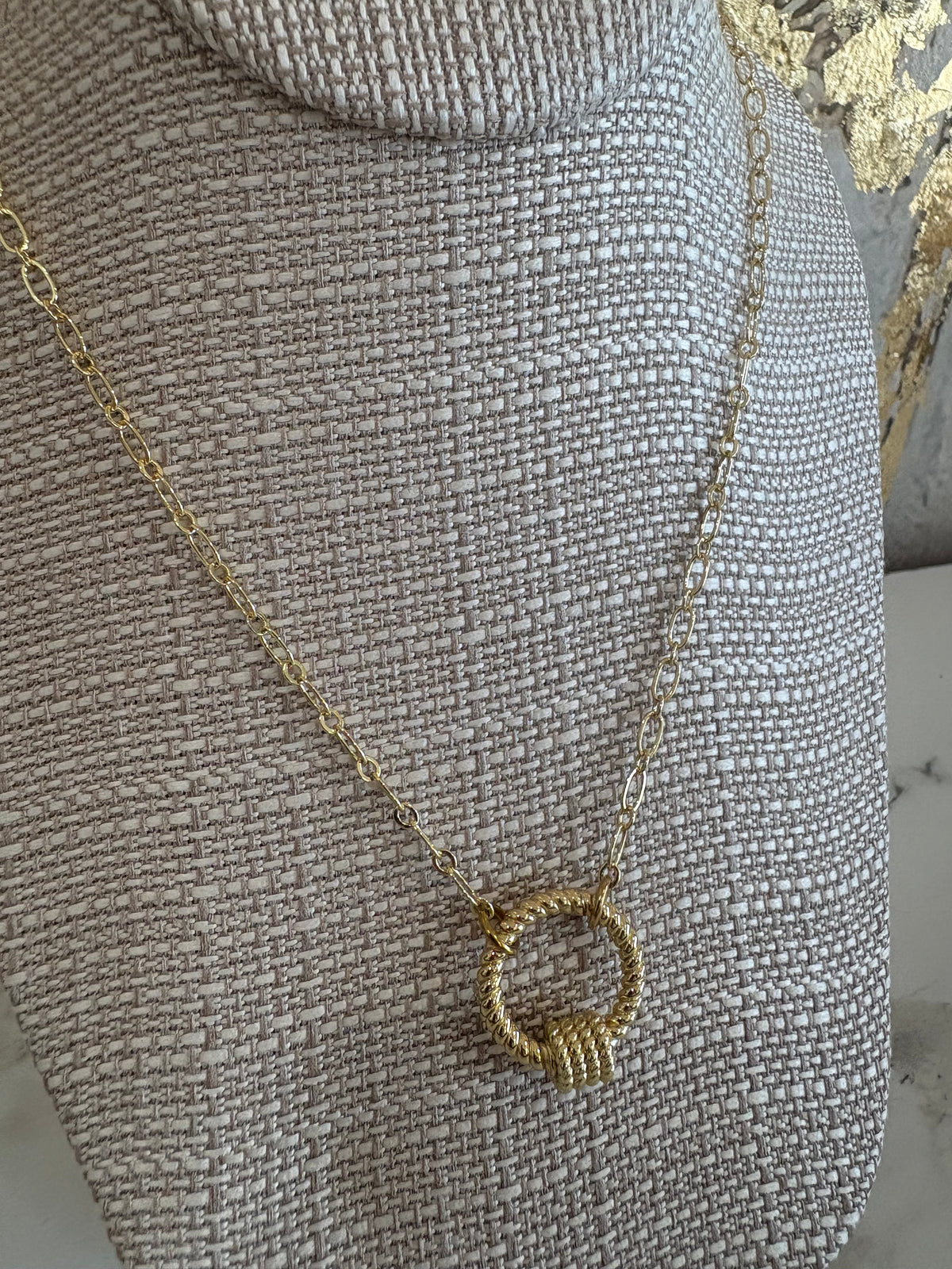Christie Necklace with Round Bella 20"