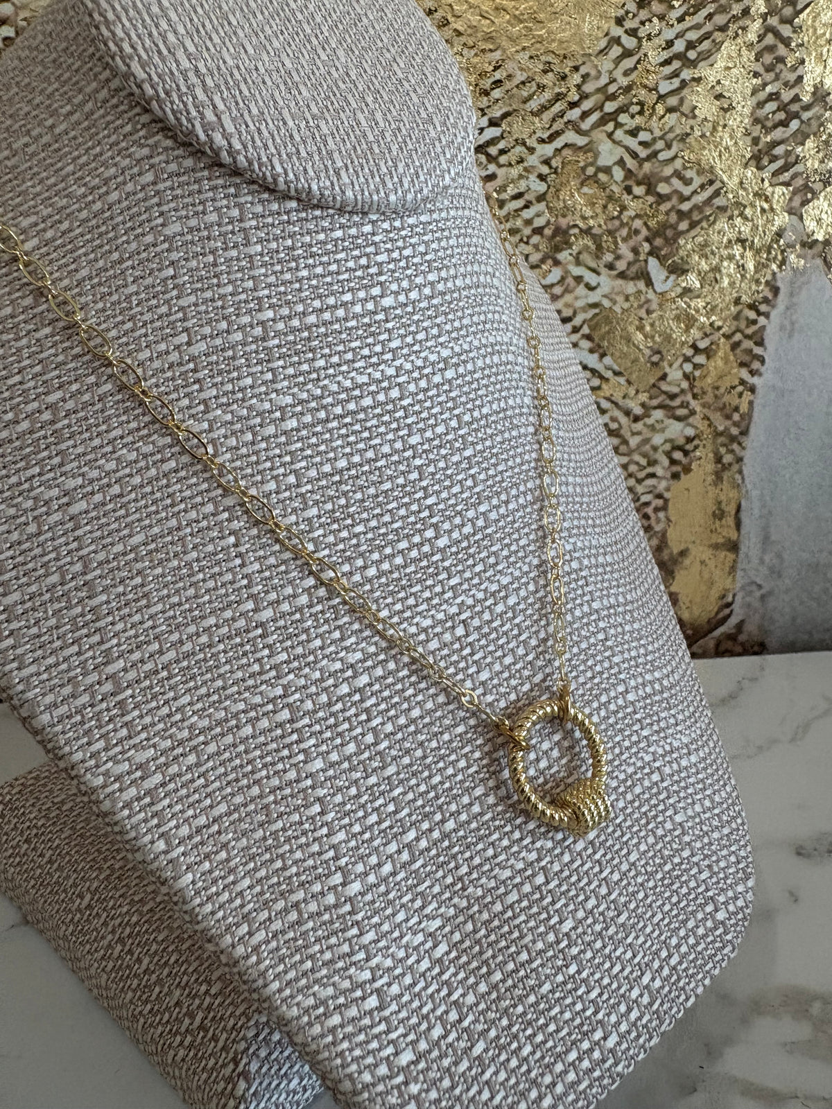 Christie Necklace with Round Bella 20"